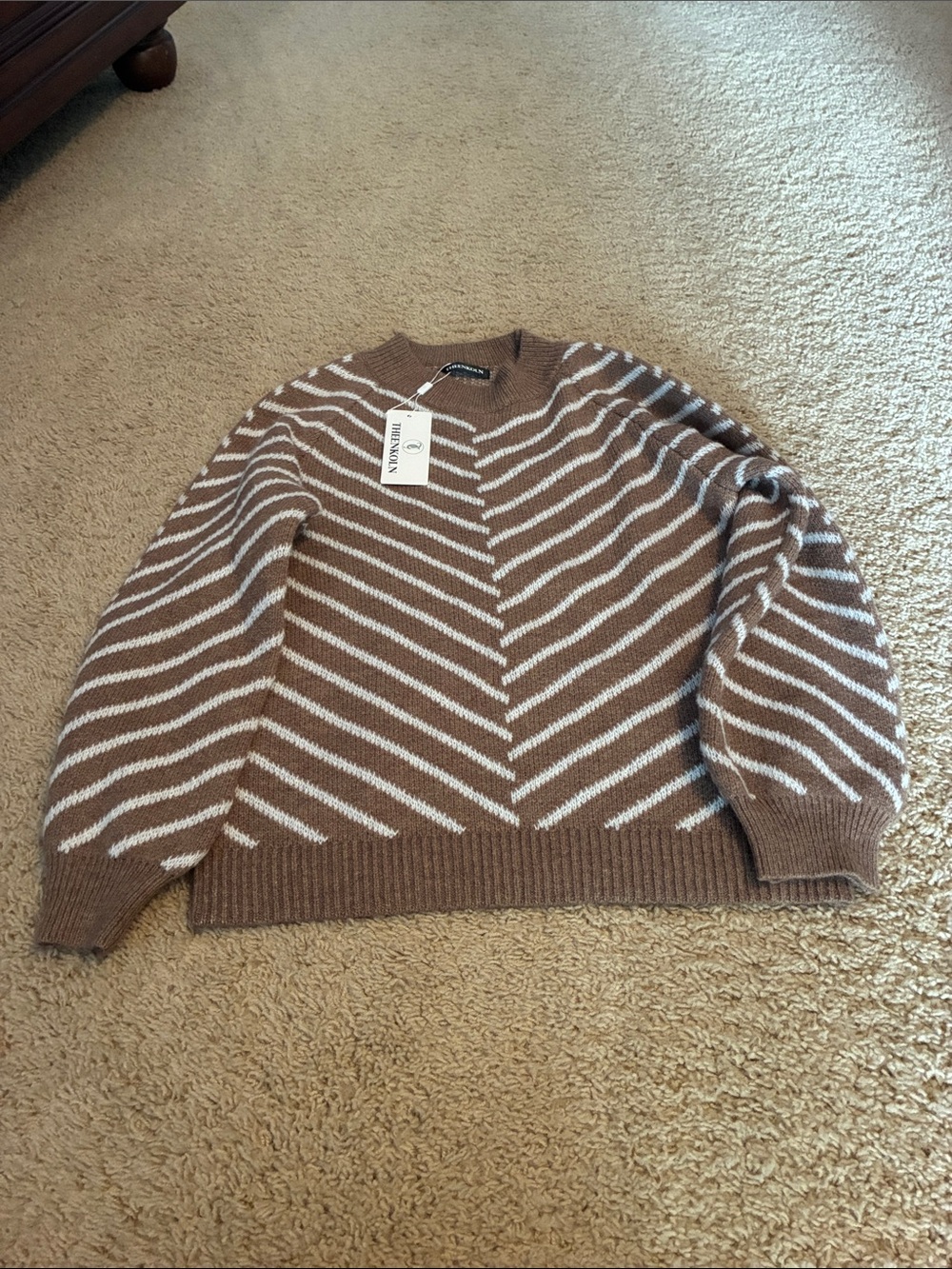 Theenkoln/Amazon Crewneck Sweater in Tan & White (size small)